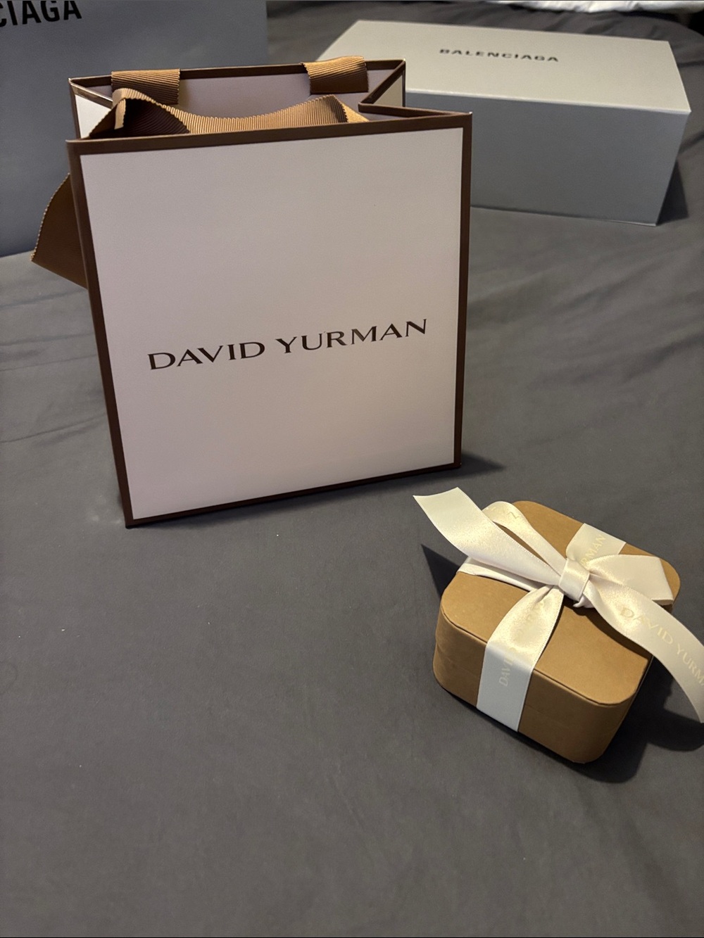 David Yurman White and Tan Gift Bag with Ribboned Tan Jewelry Box